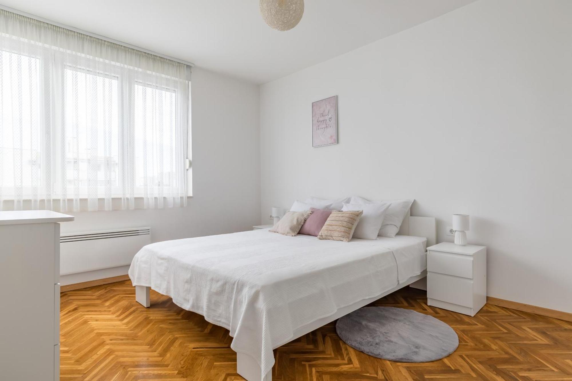 Aja Apartament *